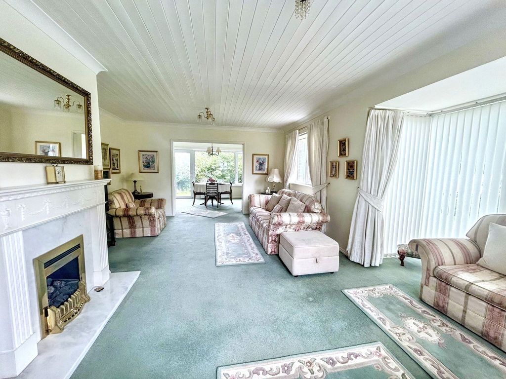 Property photo 2 of 28