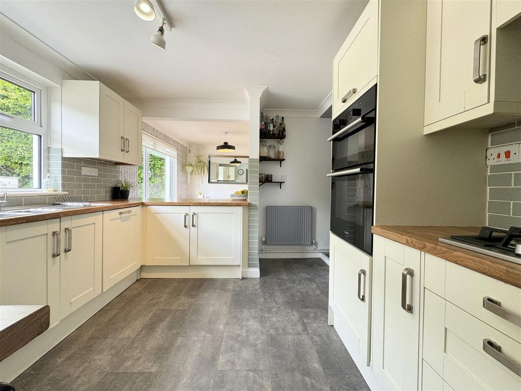 Property photo 2 of 30 Kitchen