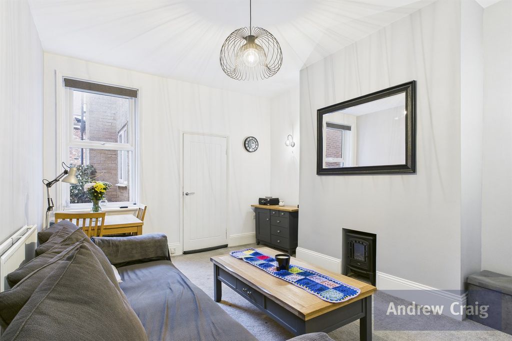 Property photo 2 of 10 Lounge