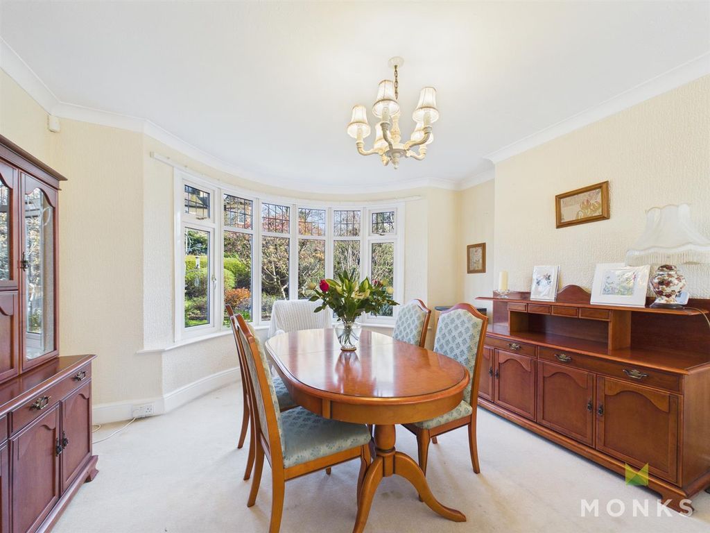 Property photo 2 of 31 Cam01520G0-Pr0355-Still032.Jpg