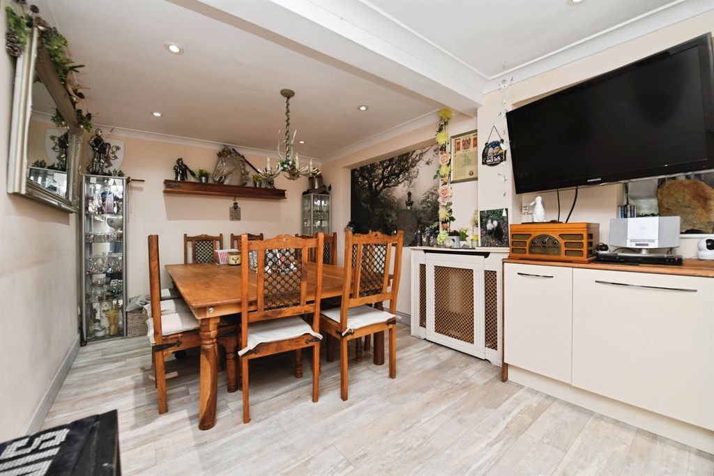 Property photo 3 of 17 Dining Room