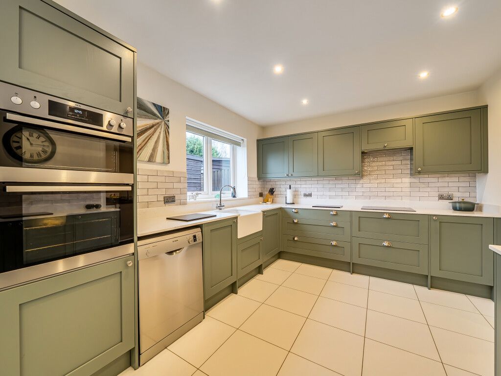 Property photo 3 of 20 1388772-10-693826...