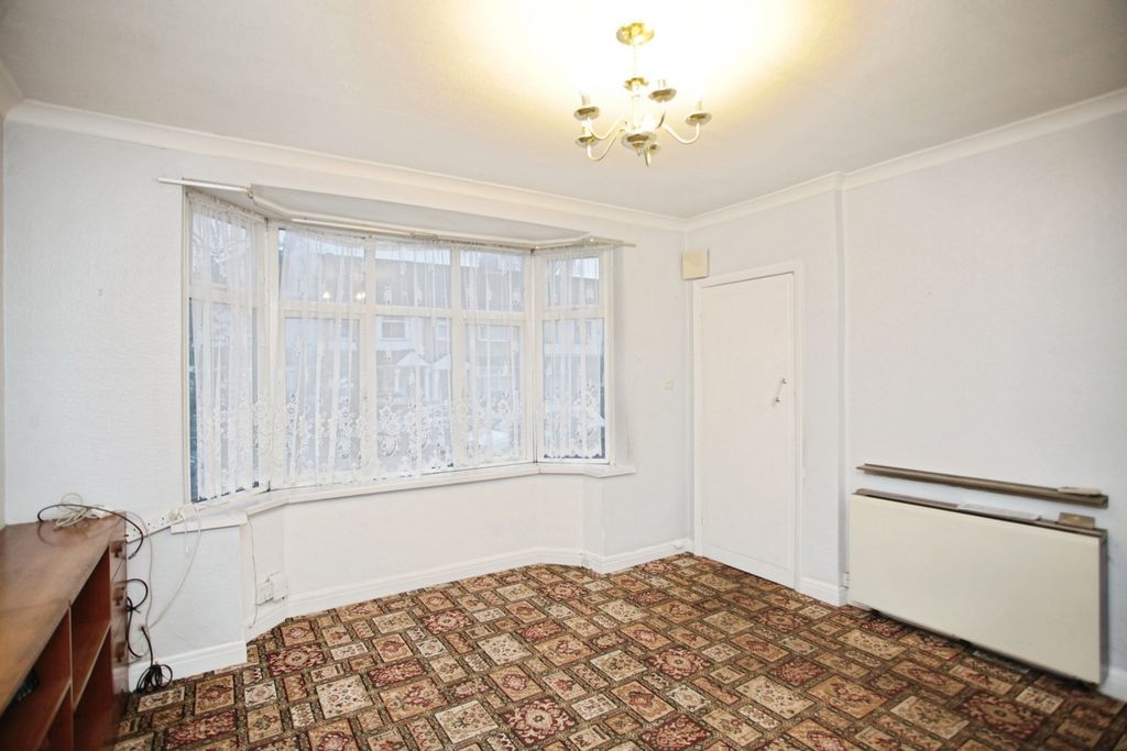 Property photo 3 of 18 Pbox-Img.Jpg