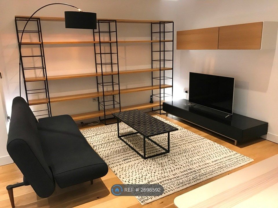 Property photo 2 of 18 Living Space