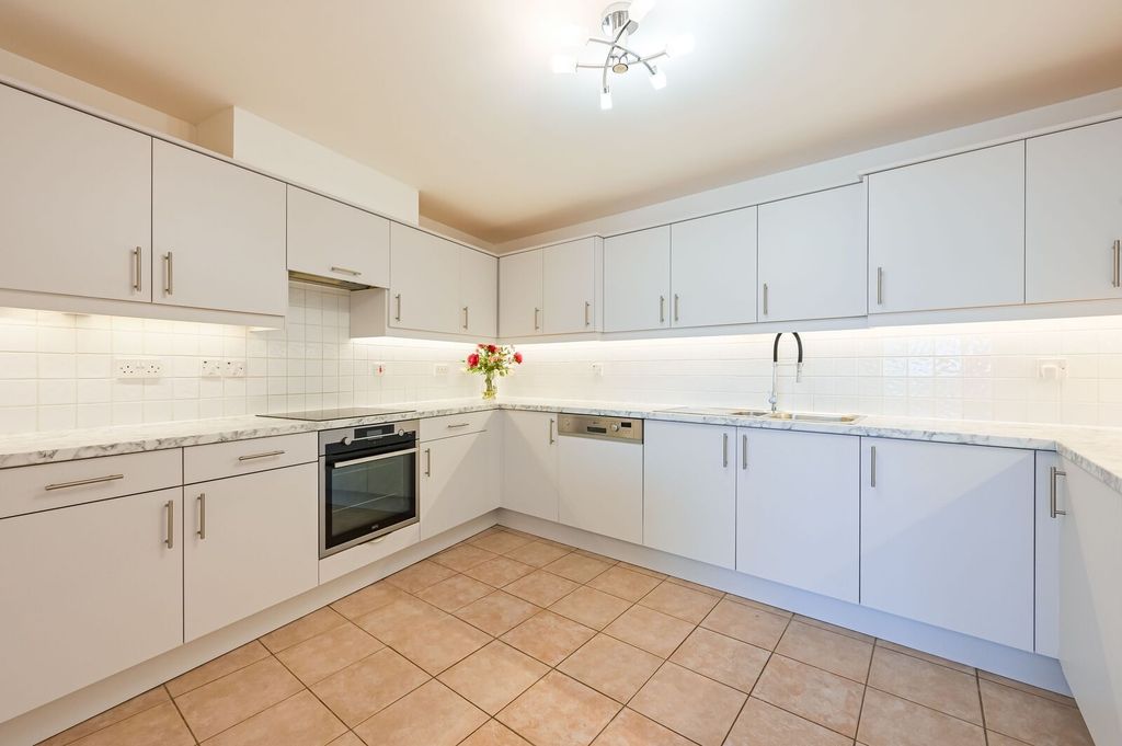 Property photo 1 of 28