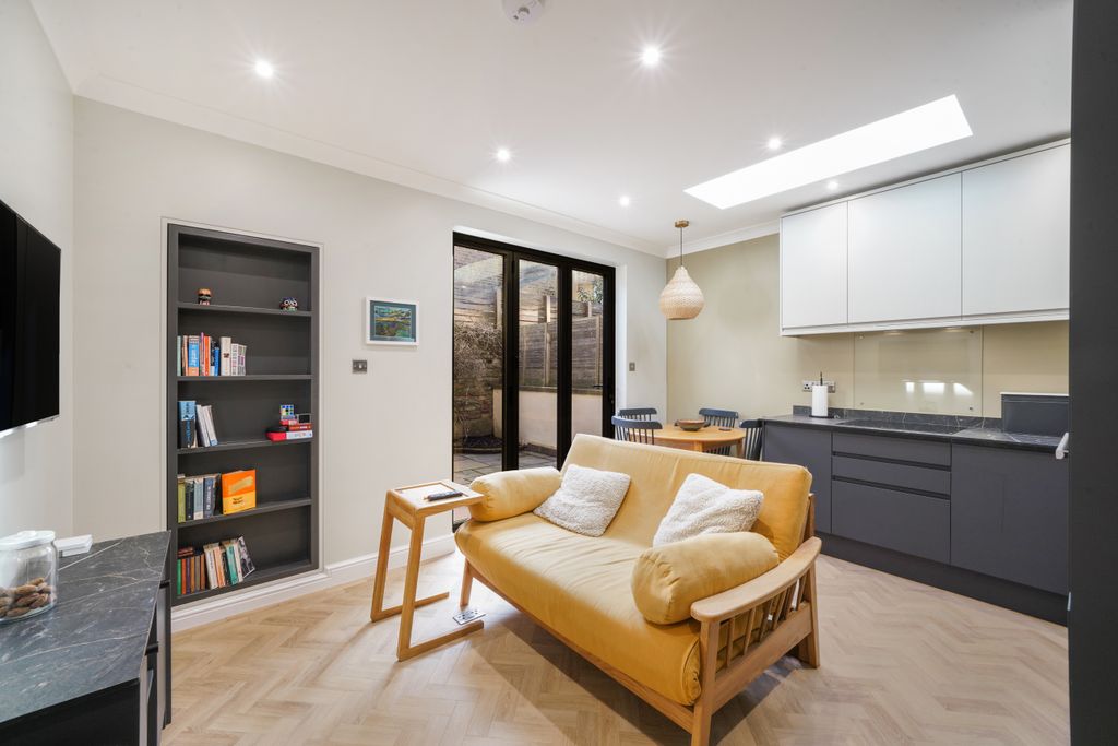 Property photo 3 of 6