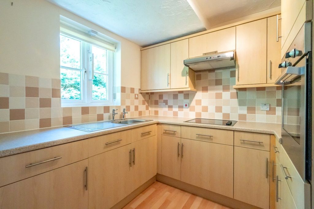 Property photo 2 of 15 Picture No. 17