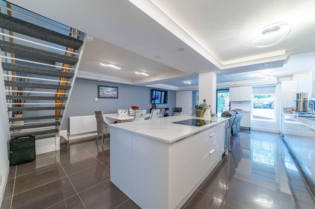 Property photo 3 of 23