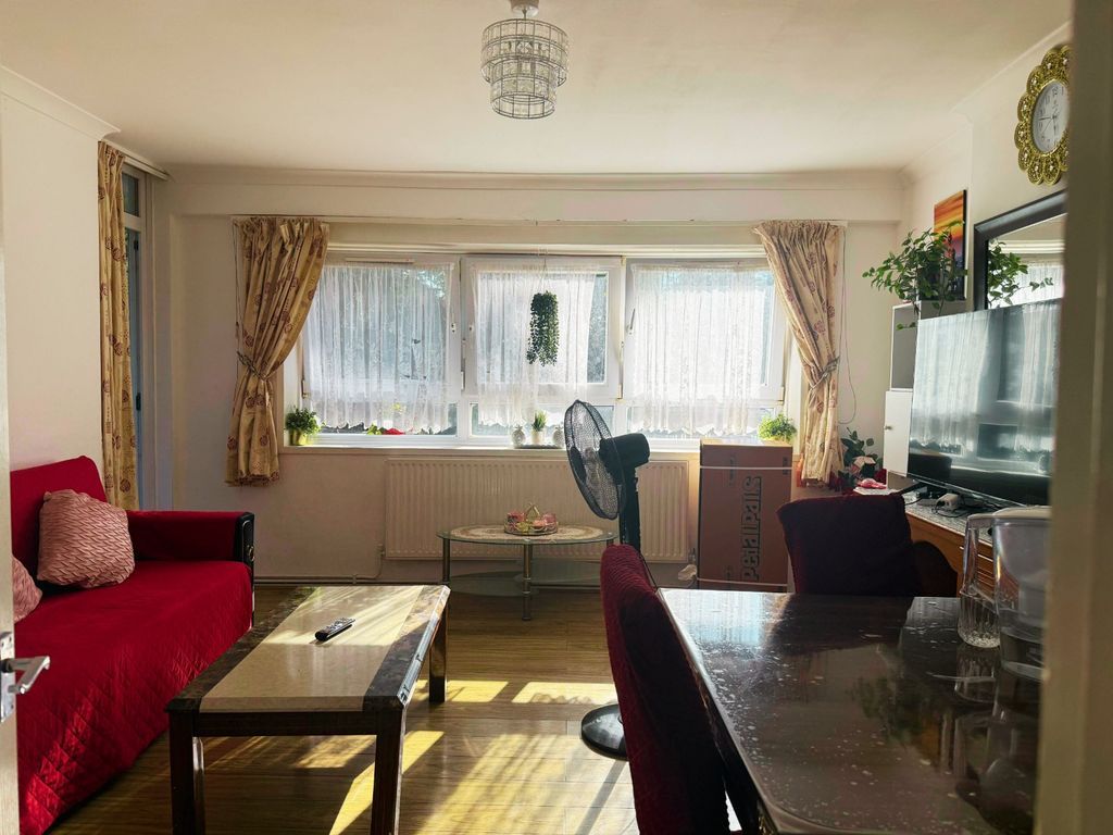 Property photo 3 of 32