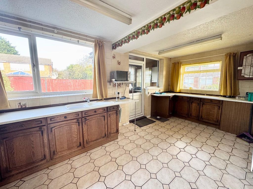 Property photo 2 of 12 Kitchen