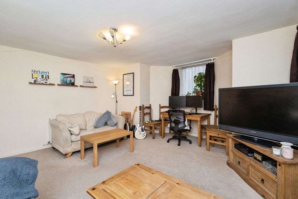 Property photo 3 of 14 Photo