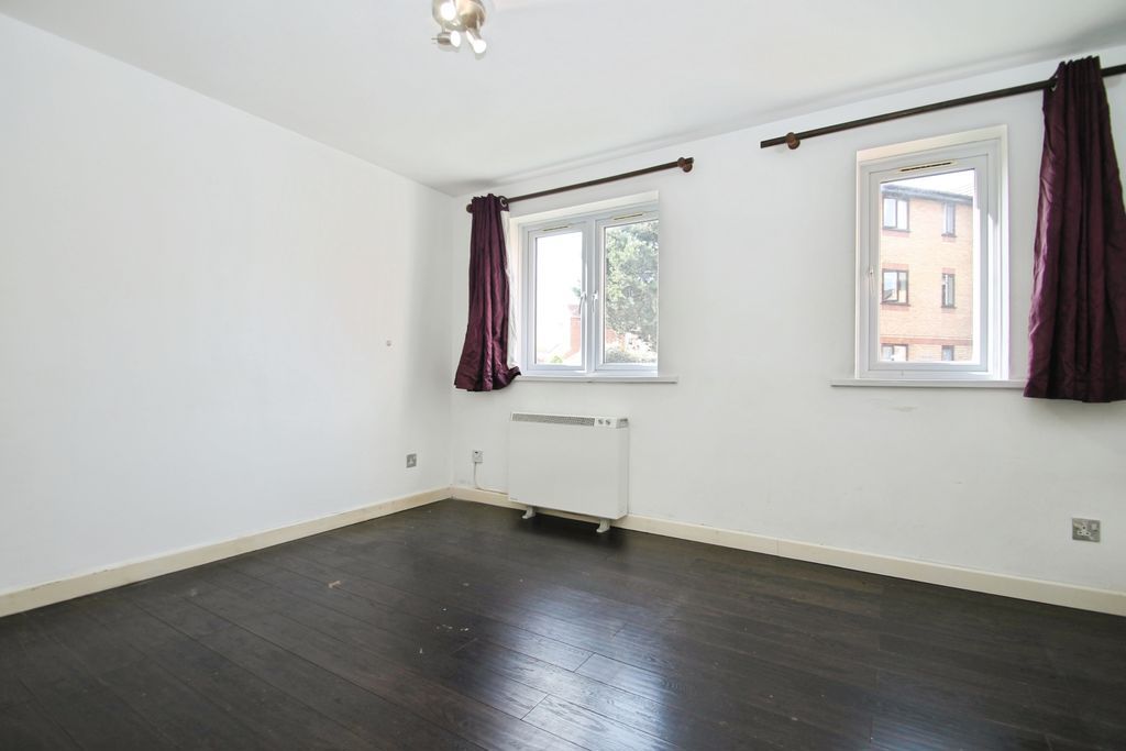 Property photo 3 of 9 Photo 9