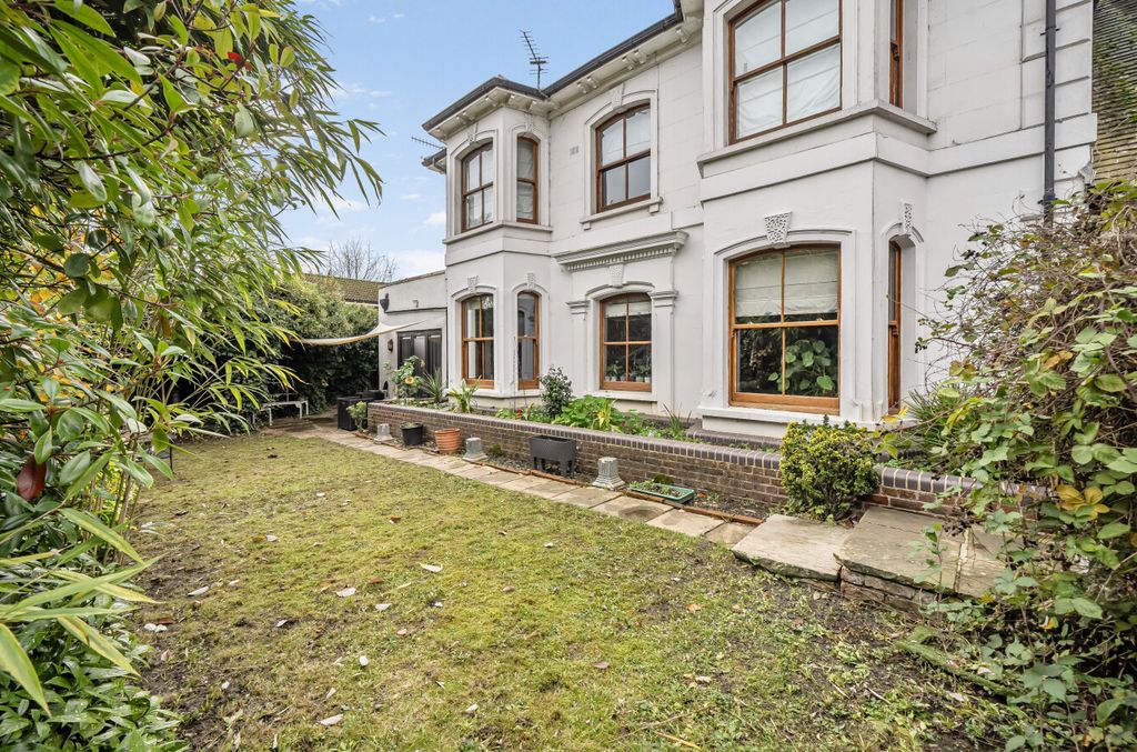 Property photo 3 of 26 1374670-33-690E23...