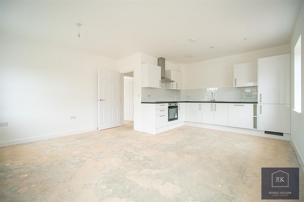 Property photo 3 of 13 Lounge/Kitchen.