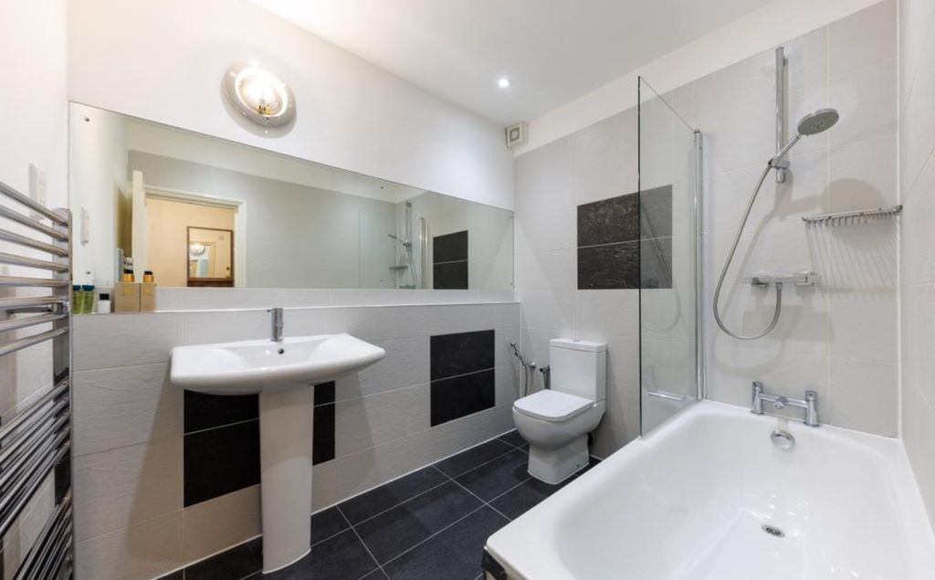 Property photo 3 of 7 Screenshot_28-1-2026_105545_Www.Lonres.Com.Jpeg