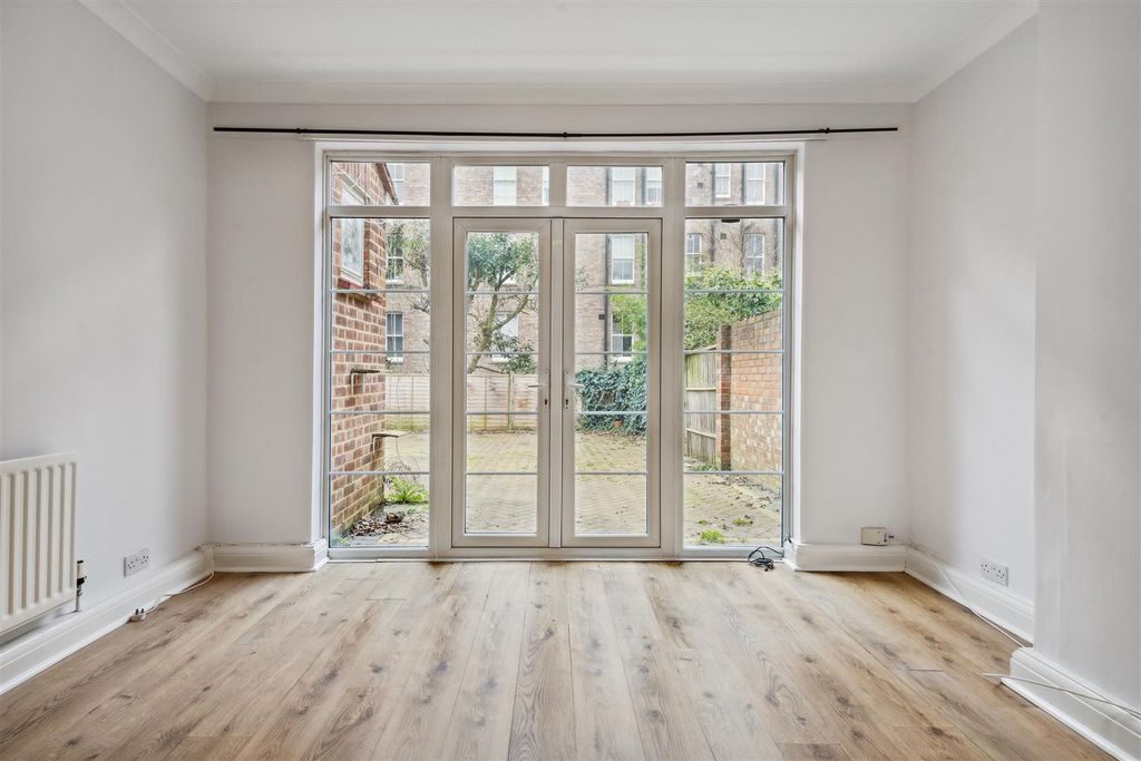 Property photo 2 of 8 7 Elmwood Road W4 3Dy - Urgent-5.Jpg