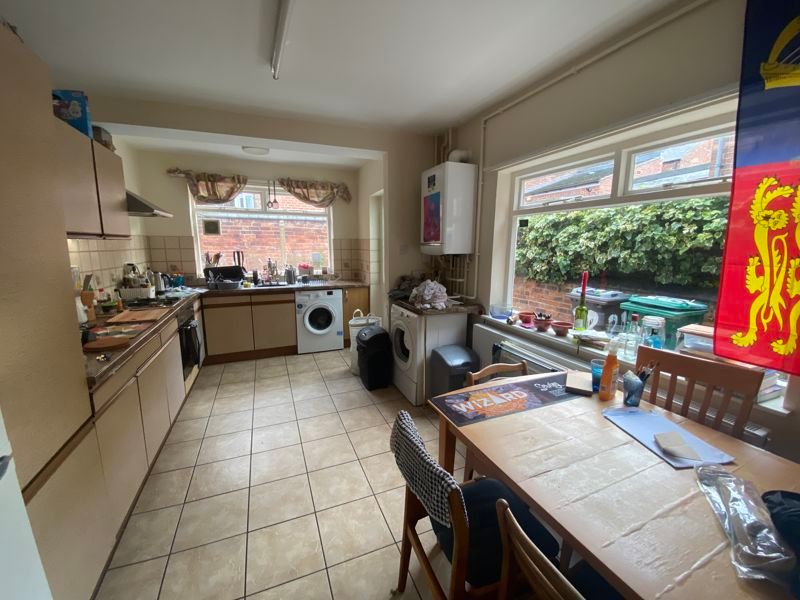 Property photo 1 of 8 Kitchen