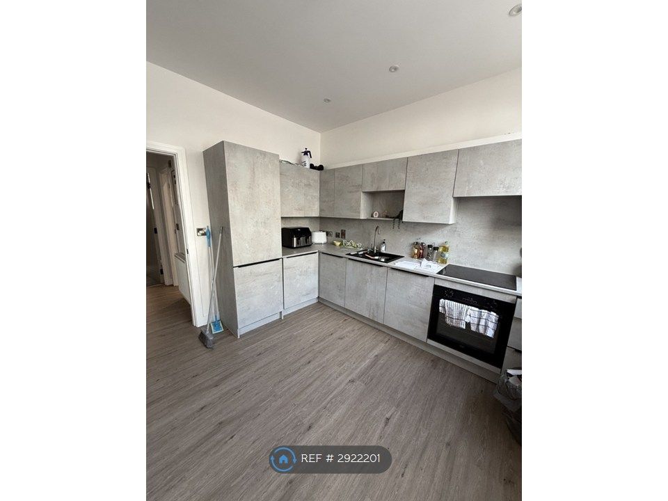 Property photo 1 of 8 Kitchen
