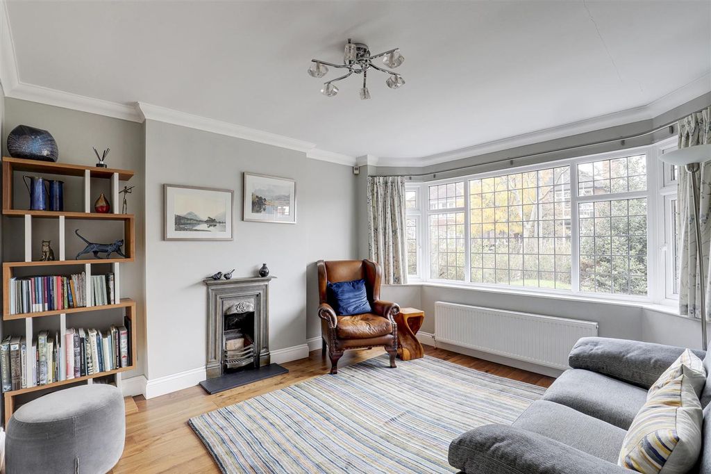 Property photo 2 of 27