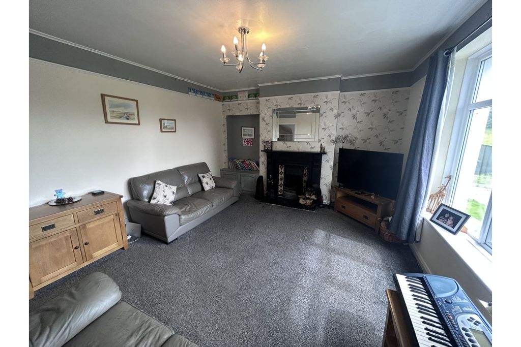 Property photo 3 of 31