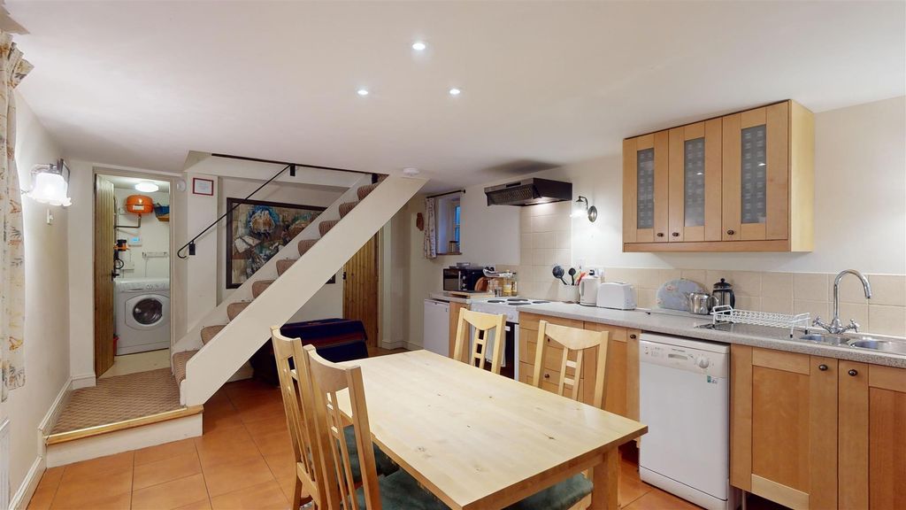 Property photo 2 of 9 Hannahs-Cottage-Kitchen.Jpg