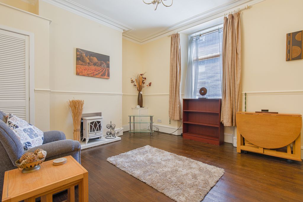 Property photo 3 of 8 Livingroom 1