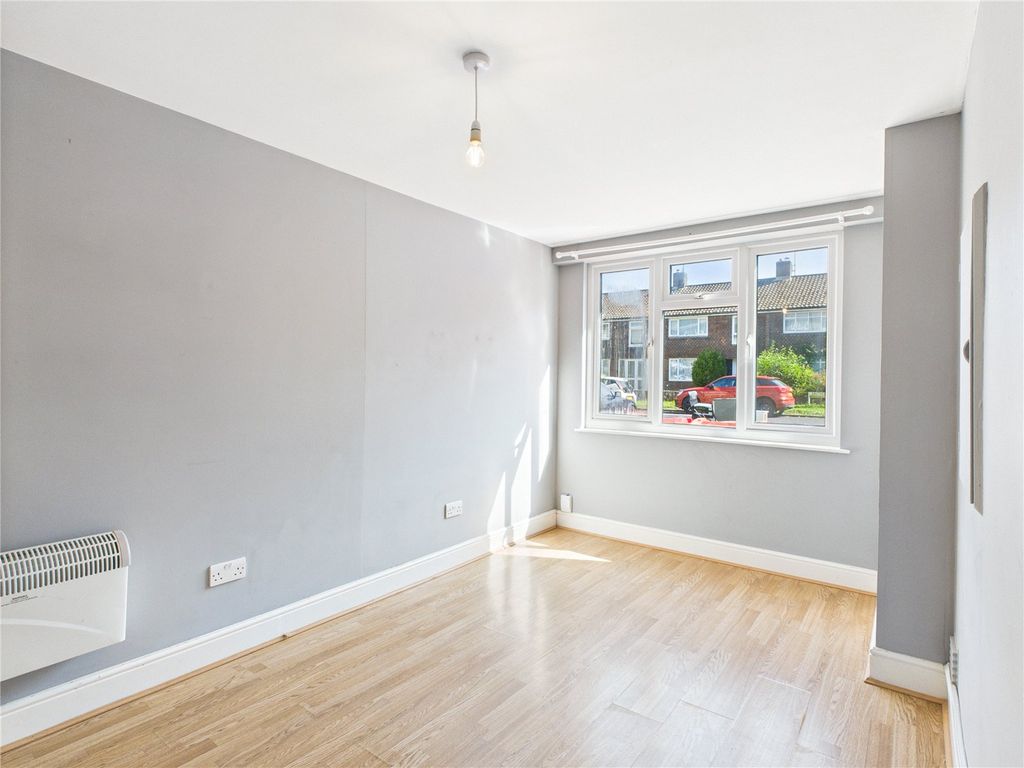 Property photo 3 of 18 Picture No. 02
