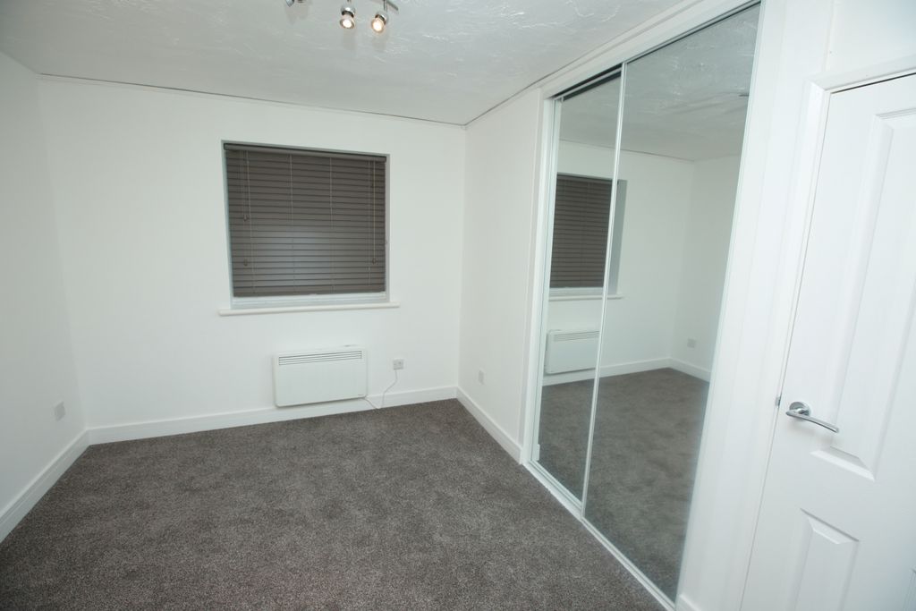 Property photo 1 of 5 One Bedroom Ground Floor Flat To Let