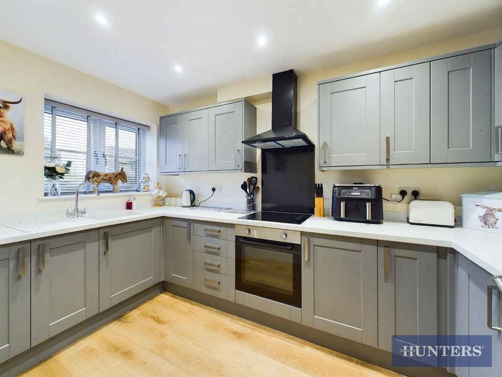 Property photo 3 of 15 Kitchen