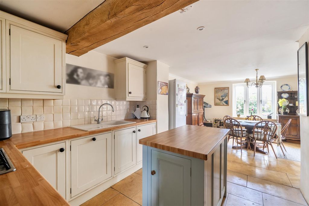 Property photo 3 of 19 Kitchen / Dining Room