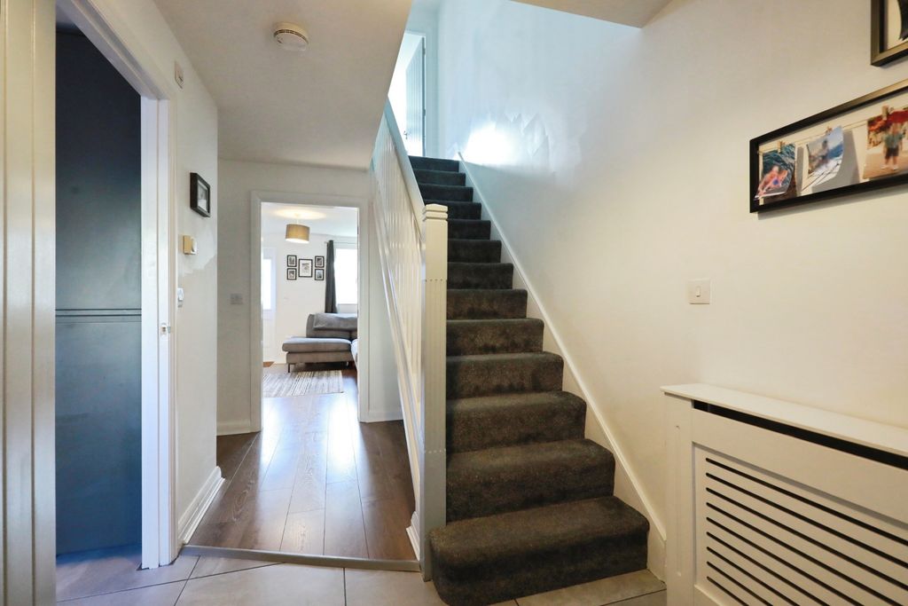 Property photo 2 of 15 Entrance Hall