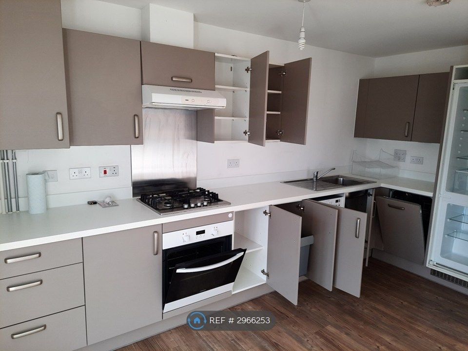 Property photo 2 of 10 Kitchen