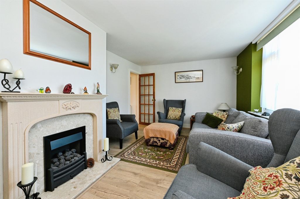 Property photo 3 of 19