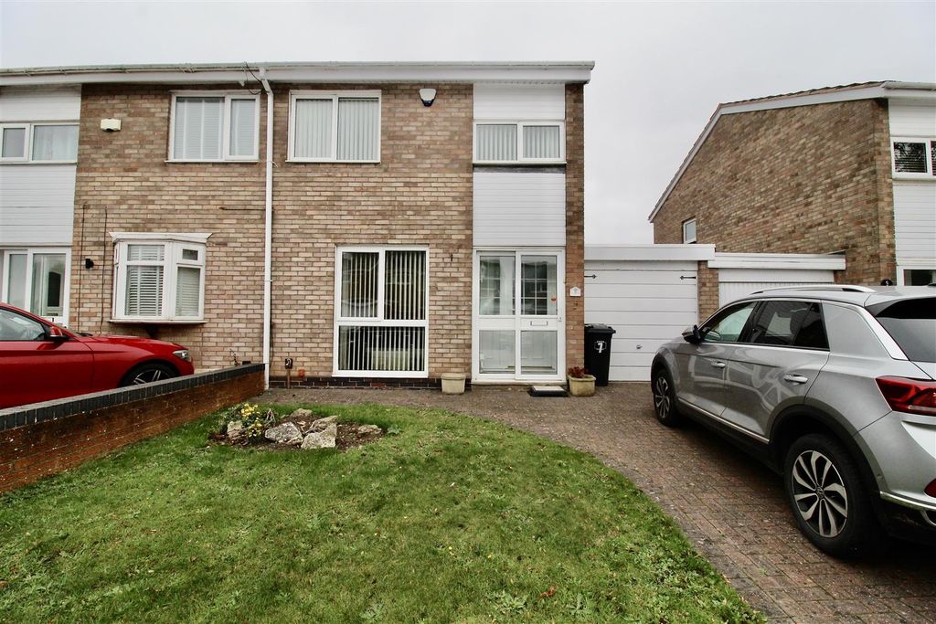 Property photo 1 of 16 Front Garden/Driveway