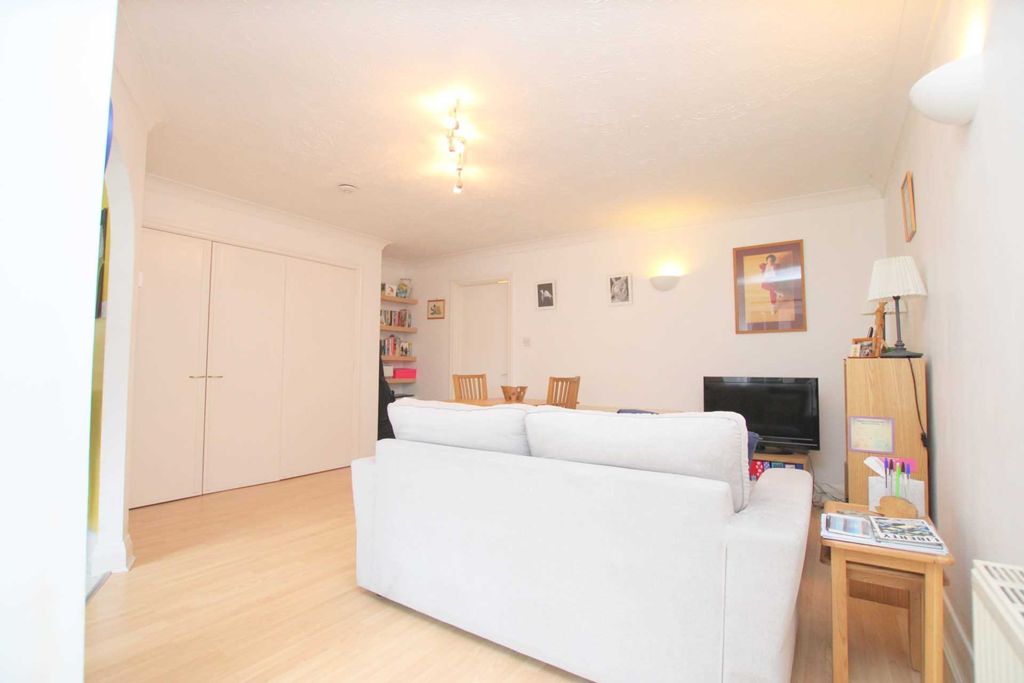 Property photo 2 of 8