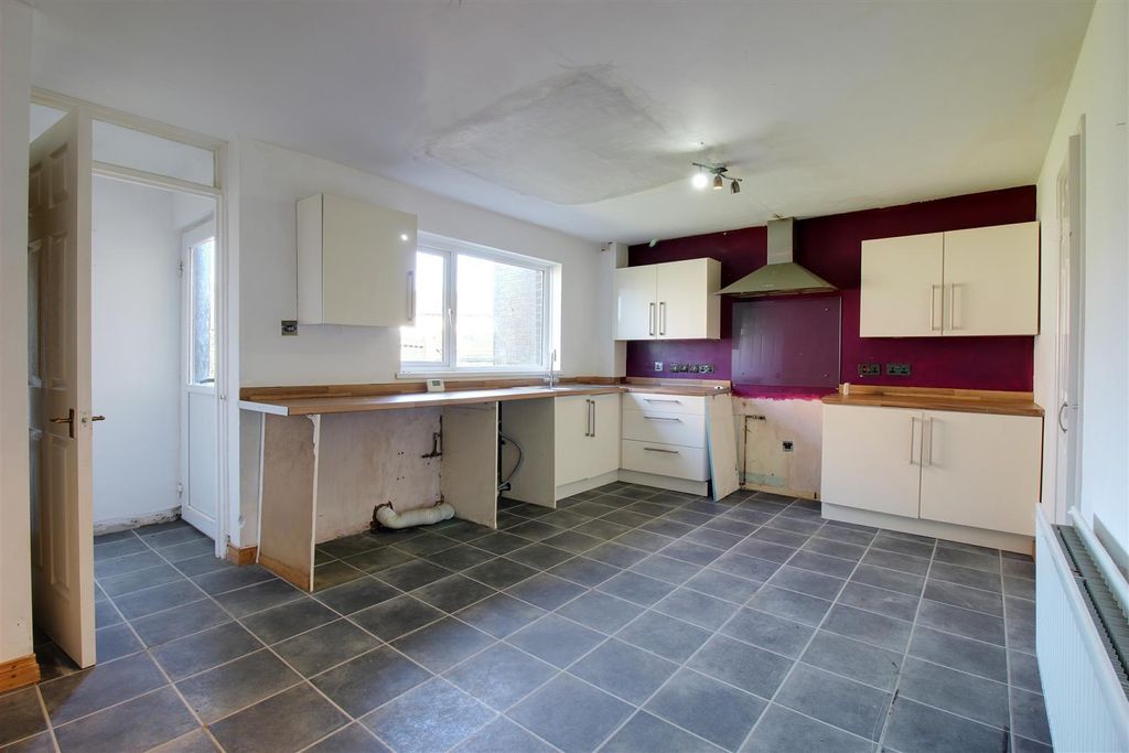 Property photo 3 of 12 Kitchen/Diner