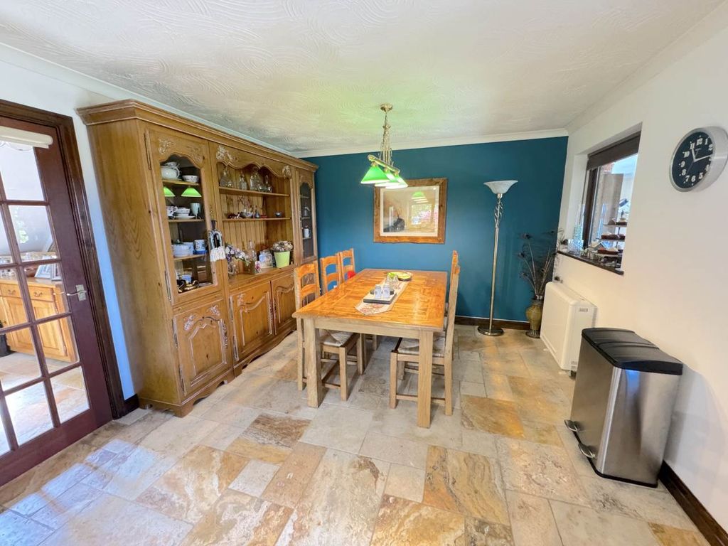 Property photo 3 of 17 Diner