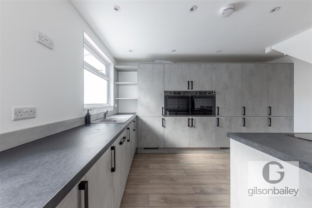 Property photo 3 of 19 Gb-20.Jpg