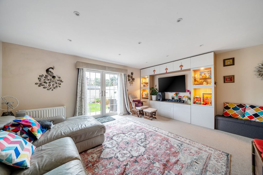 Property photo 2 of 23 Picture No. 27