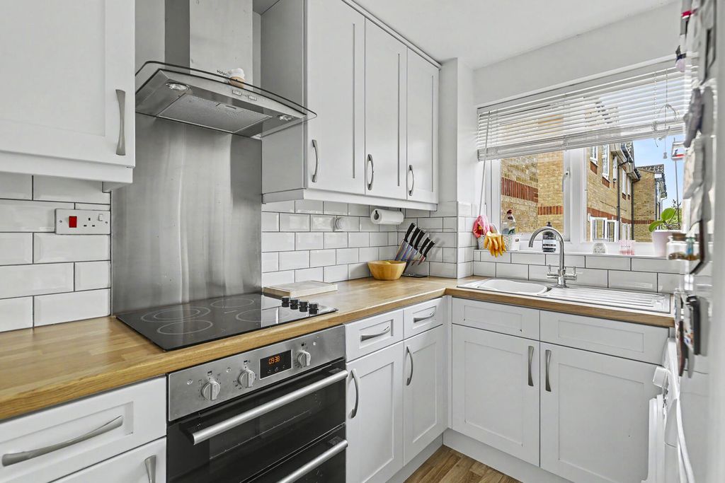Property photo 3 of 37 Kitchen