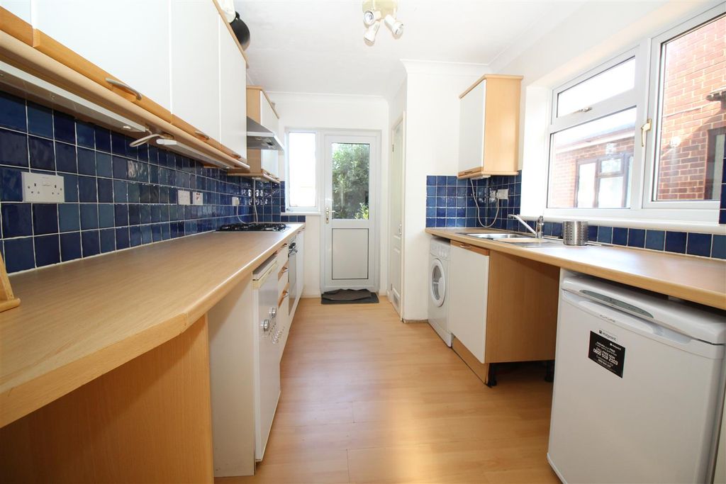 Property photo 3 of 9 Kitchen
