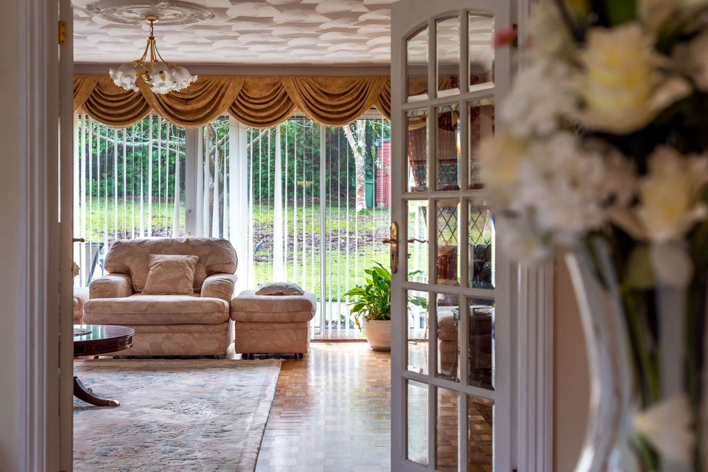 Property photo 3 of 37