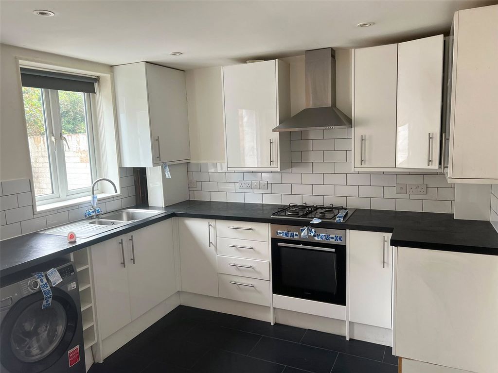 Property photo 2 of 8 Kitchen
