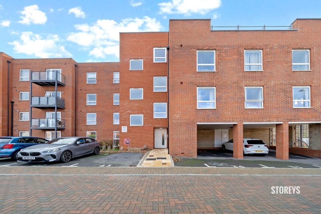 Property photo 2 of 21