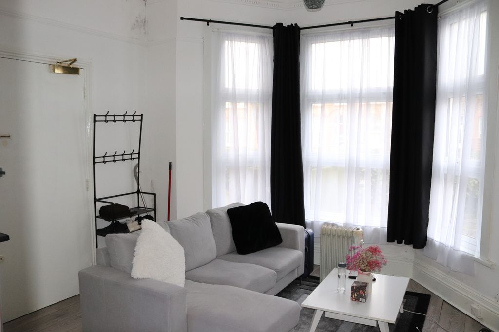 Property photo 2 of 6