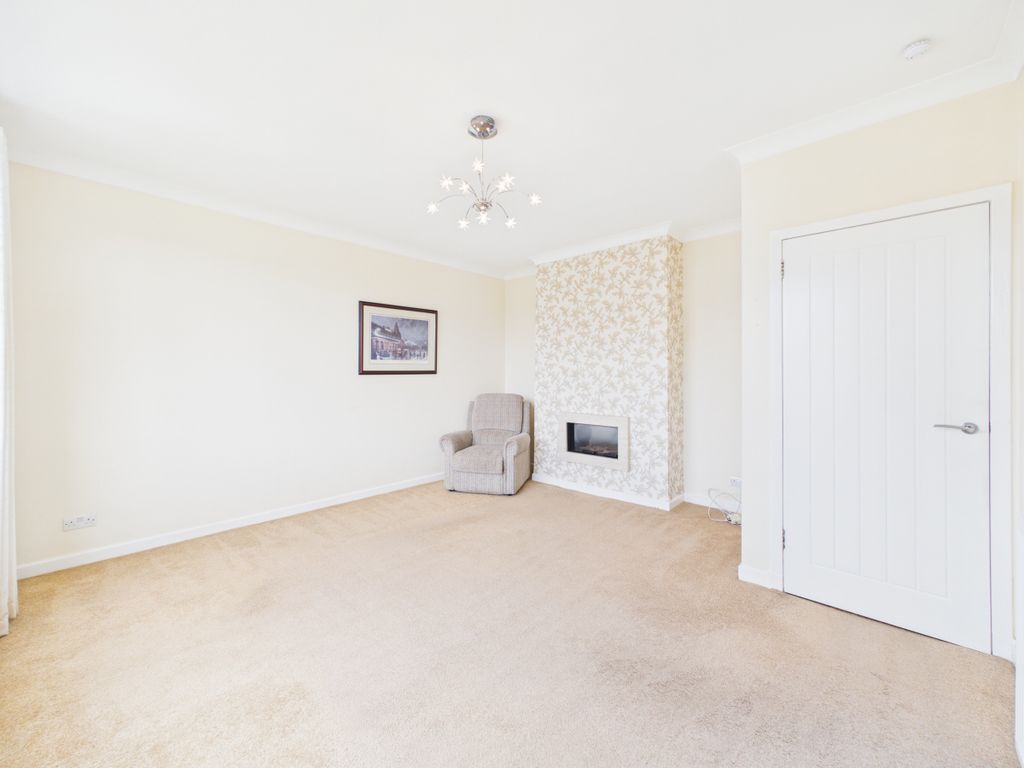 Property photo 3 of 27