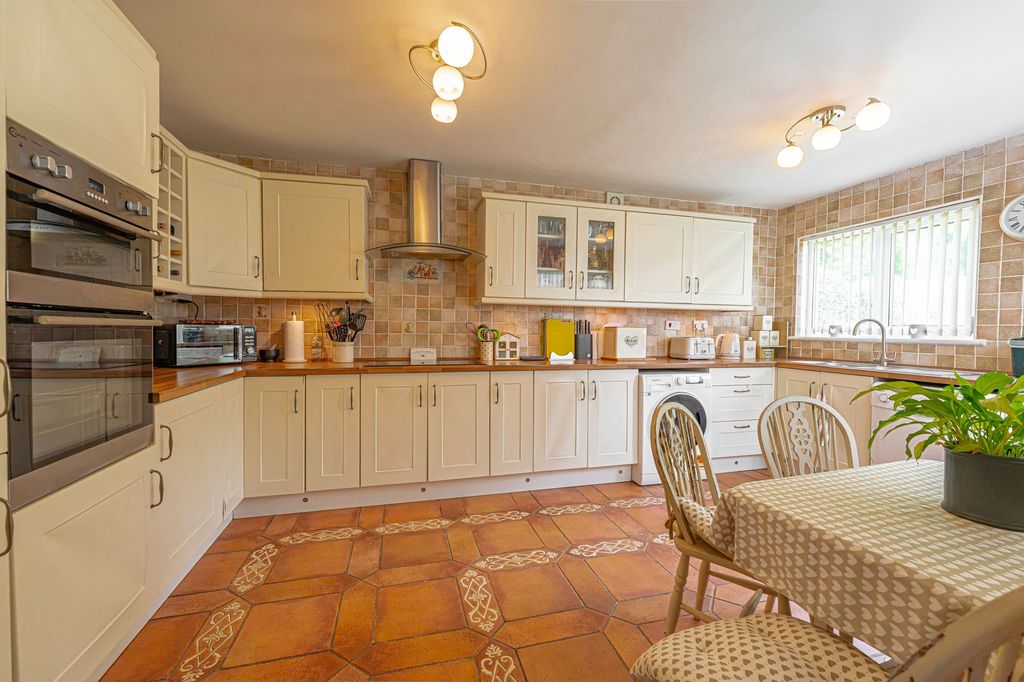 Property photo 2 of 64