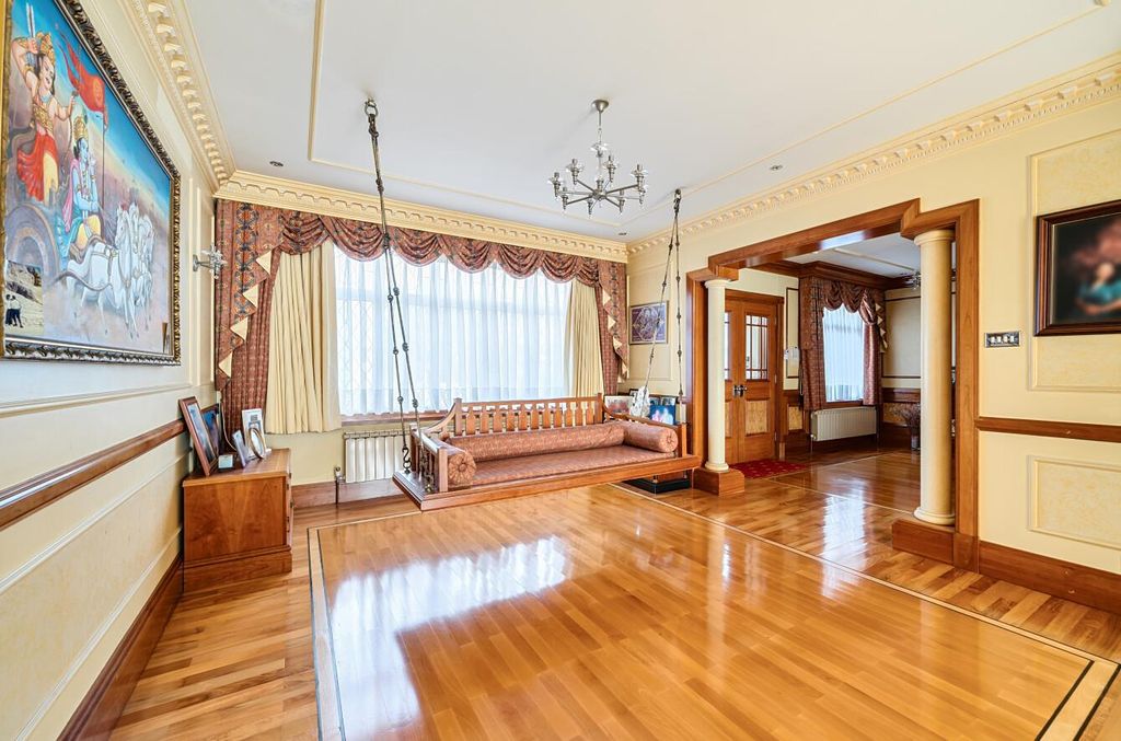 Property photo 3 of 15 Davidson Frost-Wellings, Dfw, Dalkeith Grove, Livi