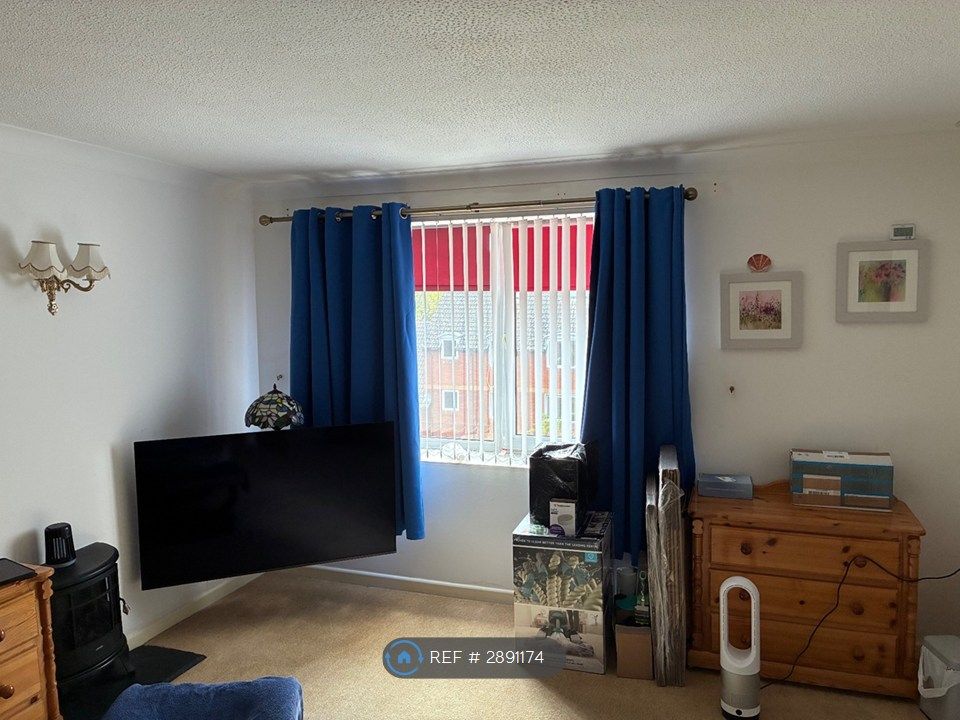 Property photo 1 of 2 Living Room