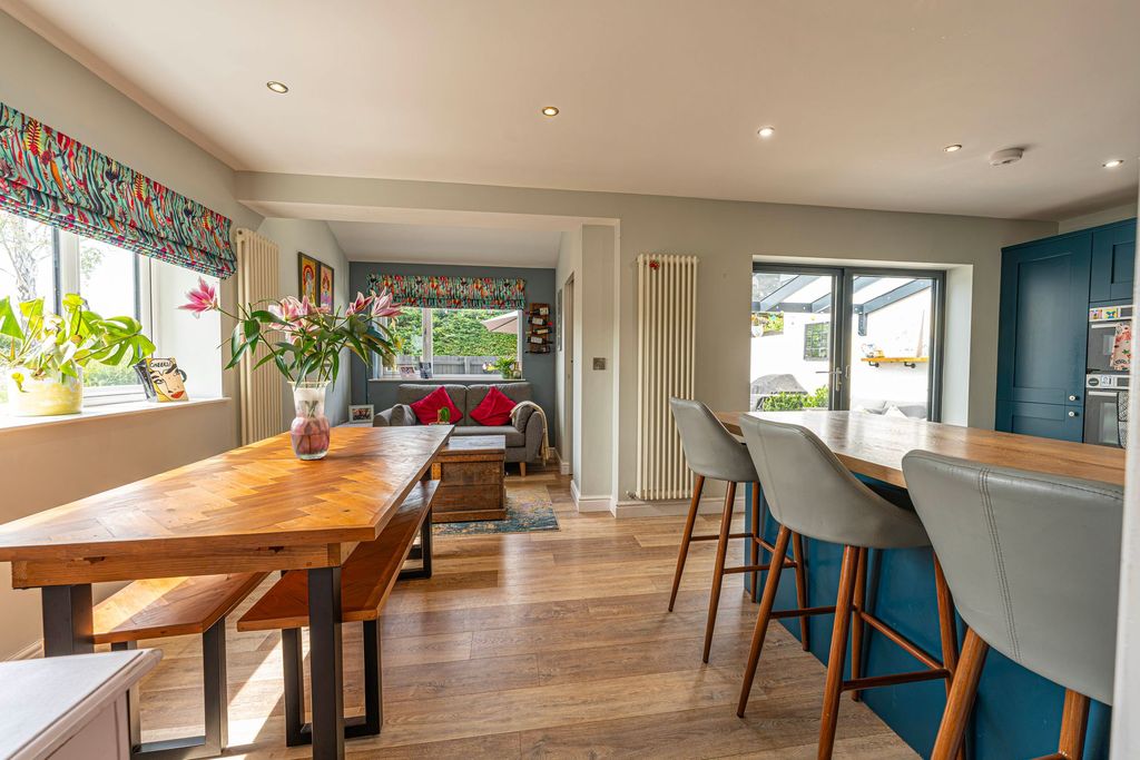 Property photo 2 of 34 9